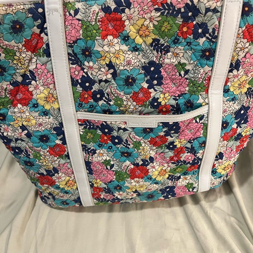 Vera Bradley White Floral Tote Vibrant Design - Picture 5 of 6